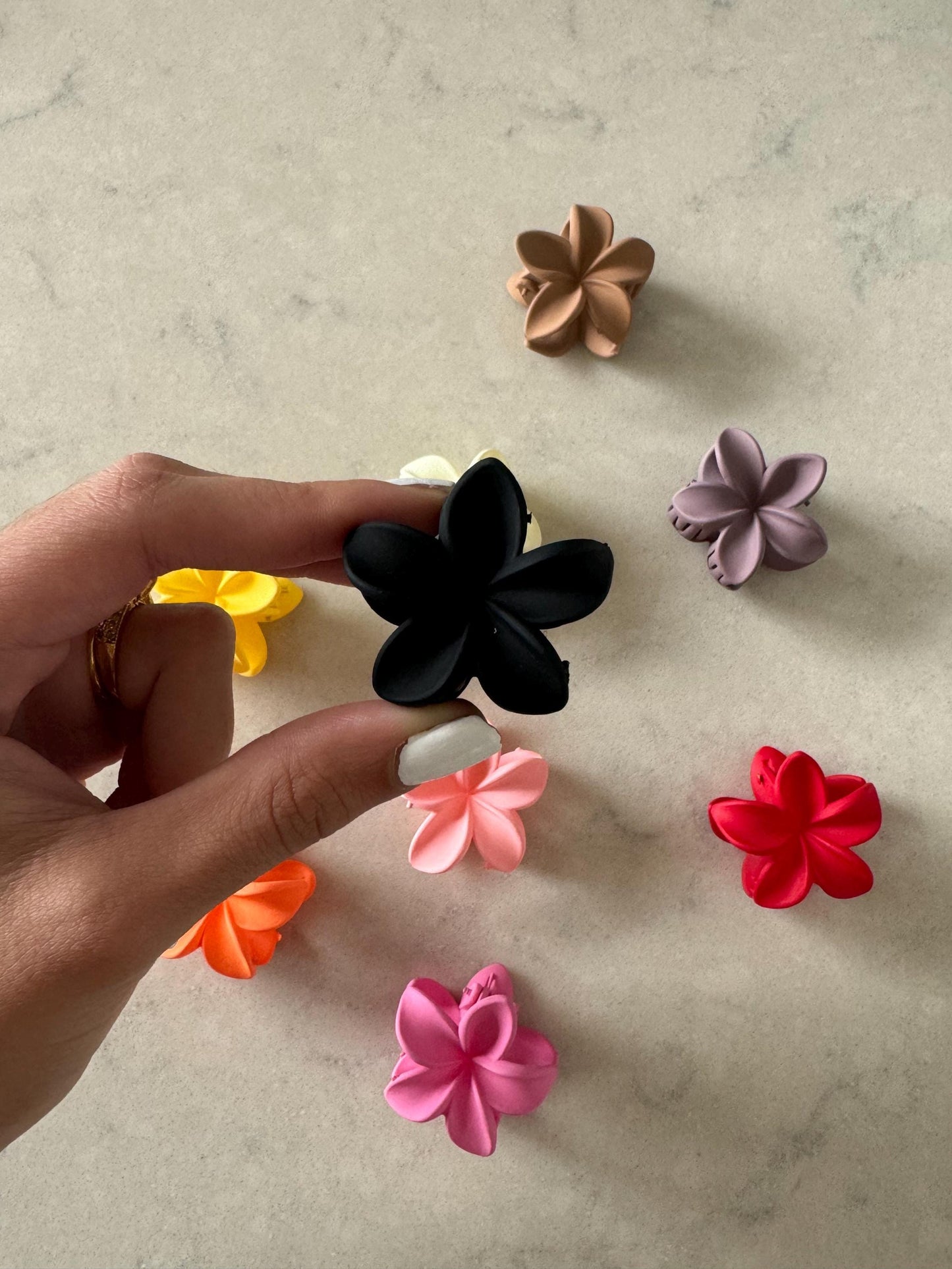 Mini Matte Hibiscus Claw Hair Clips