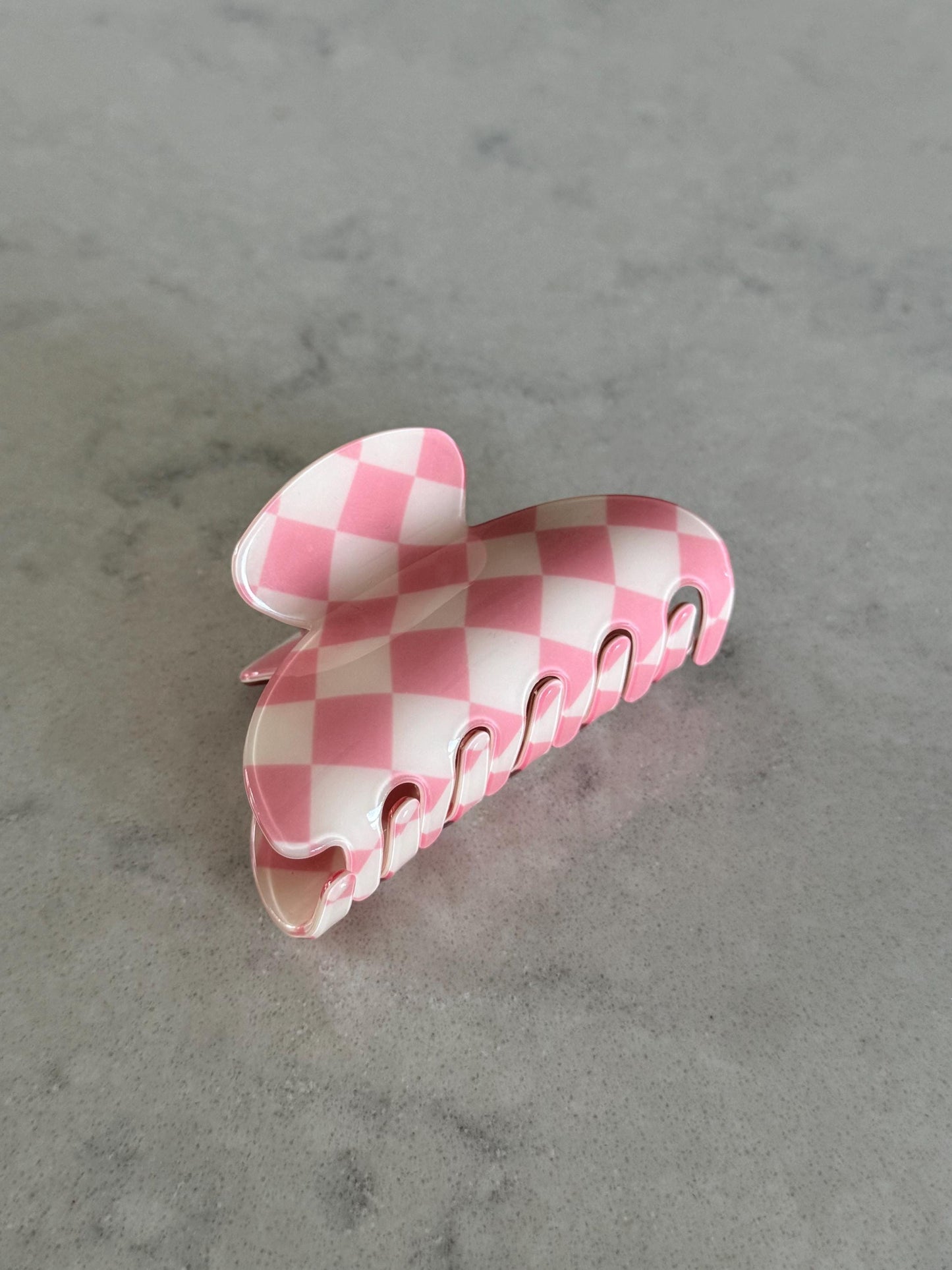 Rounded Checkered Pink Claw Hair Clip