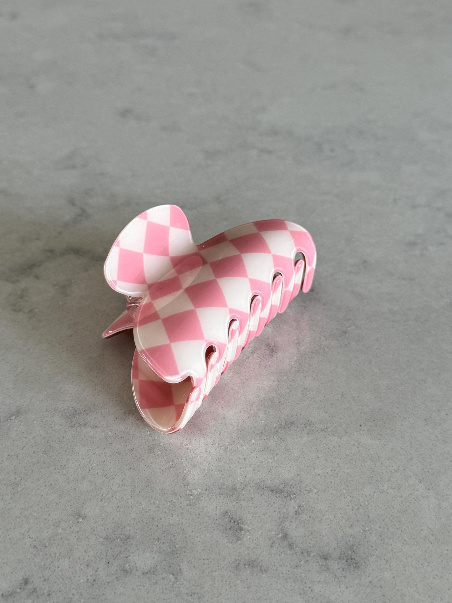 Rounded Checkered Pink Claw Hair Clip